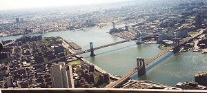 East River mit Manhattan-Bridge u. Brooklyn-Bridge